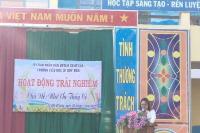 Hoạt động trải nghiệm, chủ đề: ” Nhớ ơn thầy cô” nhân ngày hiến chương nhà giáo của học sinh trường TH Lê Quý Đôn